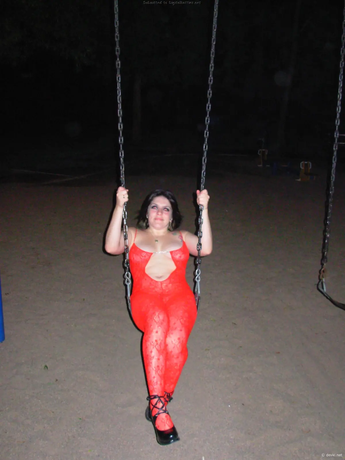 Mature Slut Flaunts Herself: Explicit and Provocative Photo of a Seductive Woman