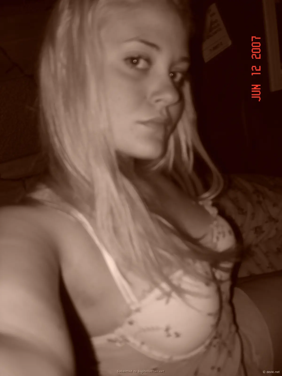 Chubby Girl Exposes Pussy: Explicit BBW Porn