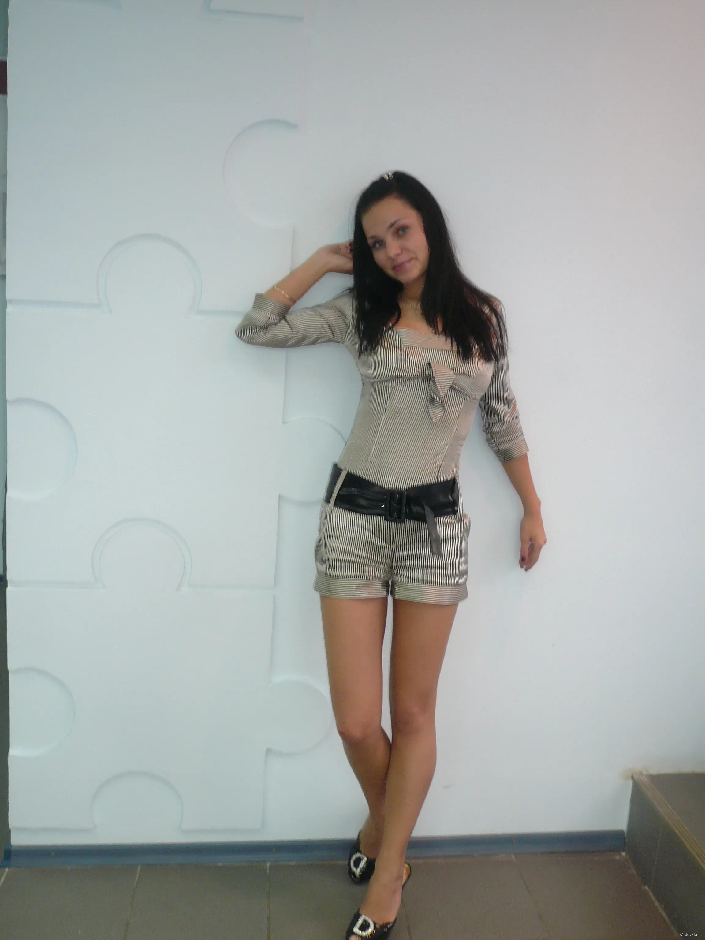 Explicit Boobs Flashing: Hot Girl Showing Her Tits in Public