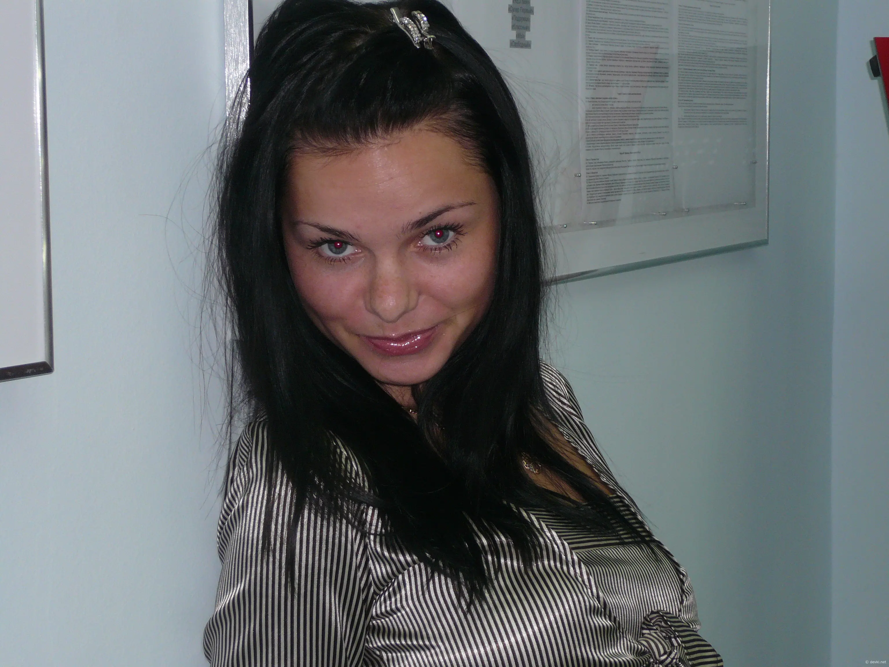 Explicit Boobs Flashing: Hot Girl Showing Her Tits in Public