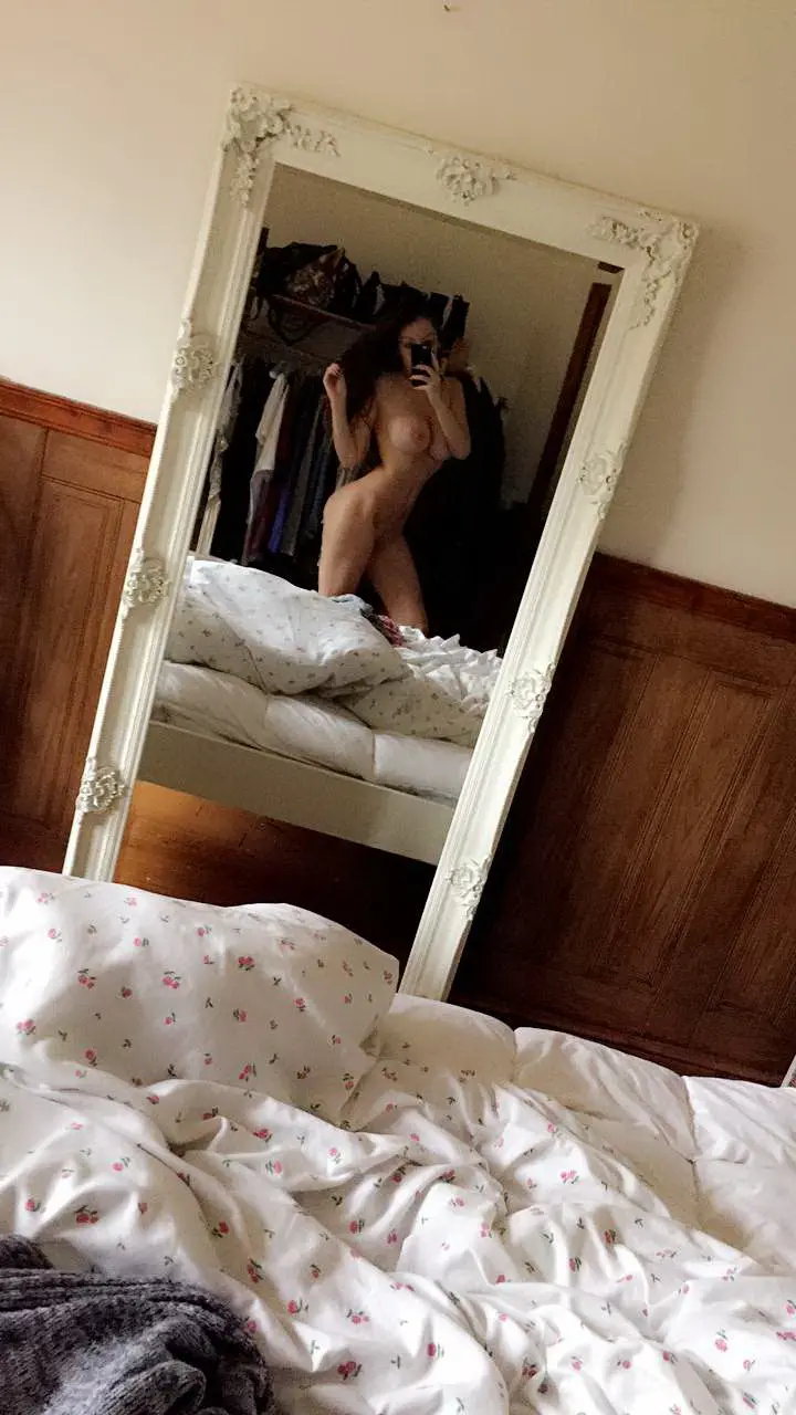 Big Tits Babe: Explicit Busty Girl Photo