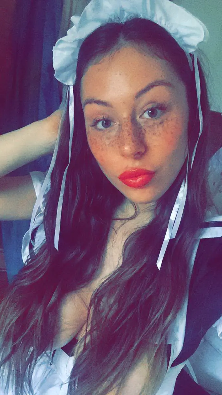 Big Tits Babe: Explicit Busty Girl Photo