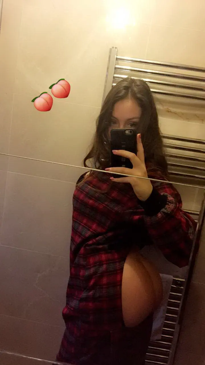 Big Tits Babe: Explicit Busty Girl Photo