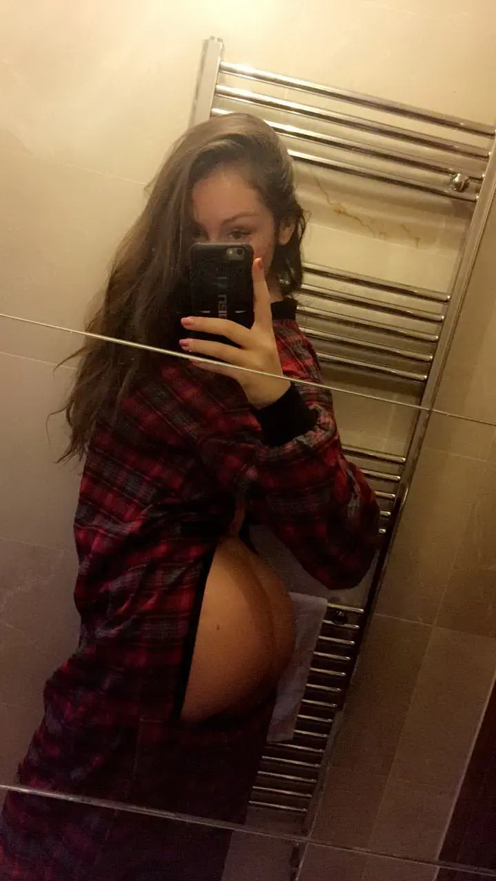 Big Tits Babe: Explicit Busty Girl Photo