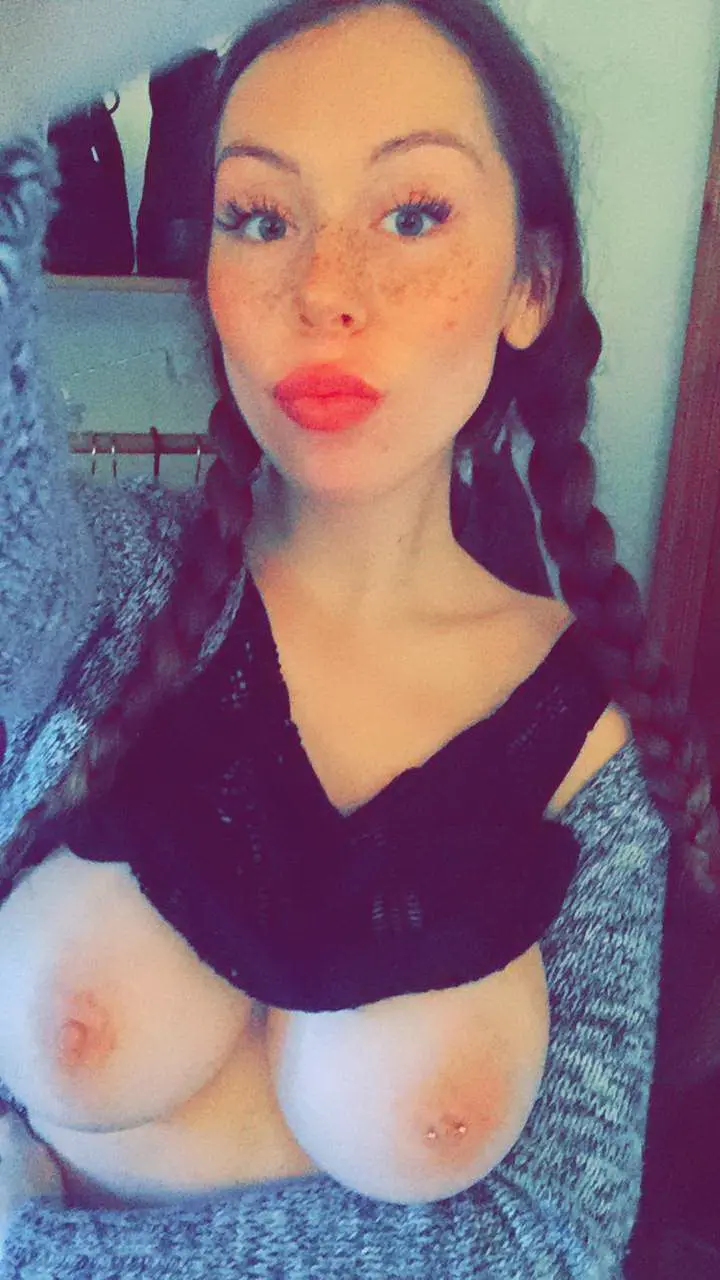 Big Tits Babe: Explicit Busty Girl Photo