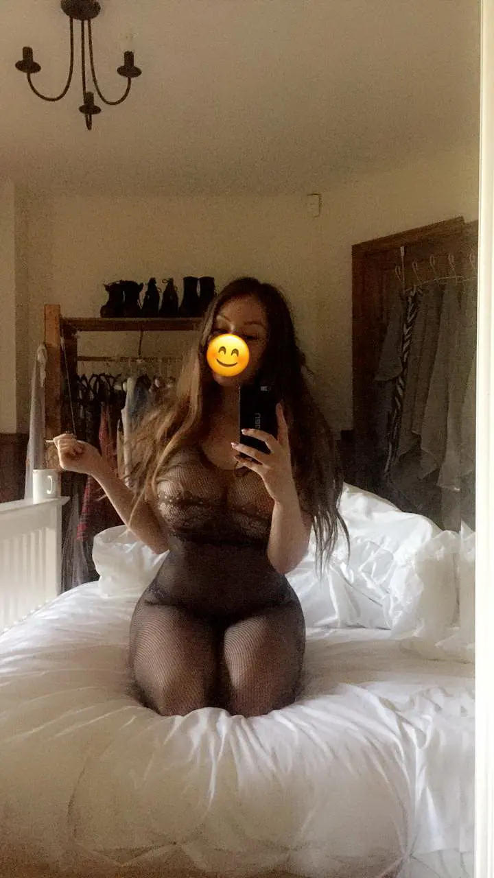 Big Tits Babe: Explicit Busty Girl Photo
