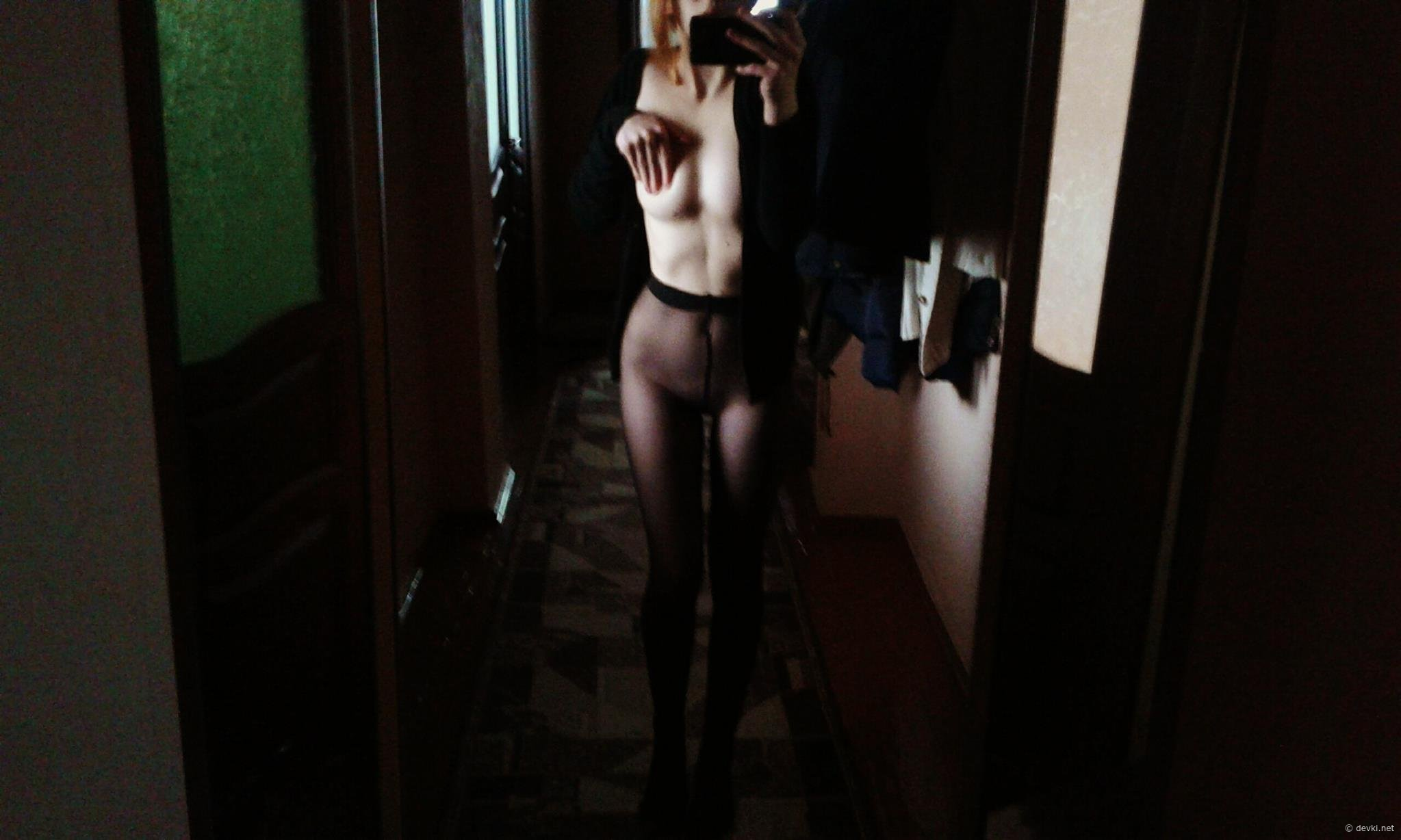Russian Blonde Shows Off Hot Nude Homemade Pics