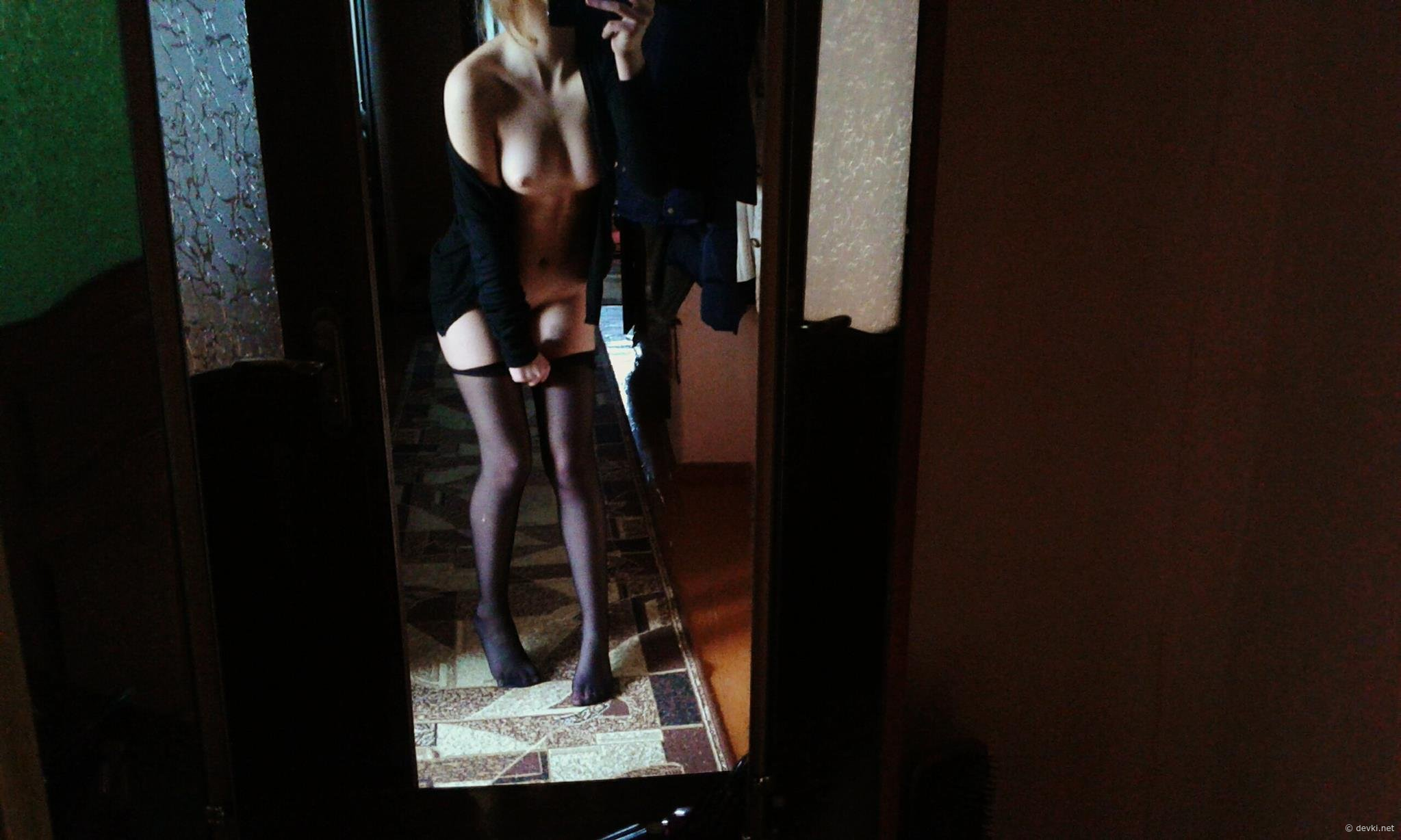 Russian Blonde Shows Off Hot Nude Homemade Pics
