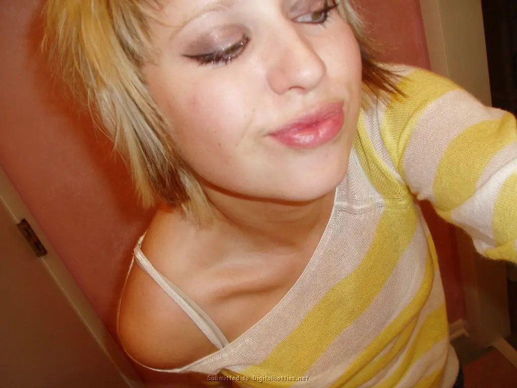 Explicit Blonde Exposes Tits in Public - Young Woman Flashes Boobs