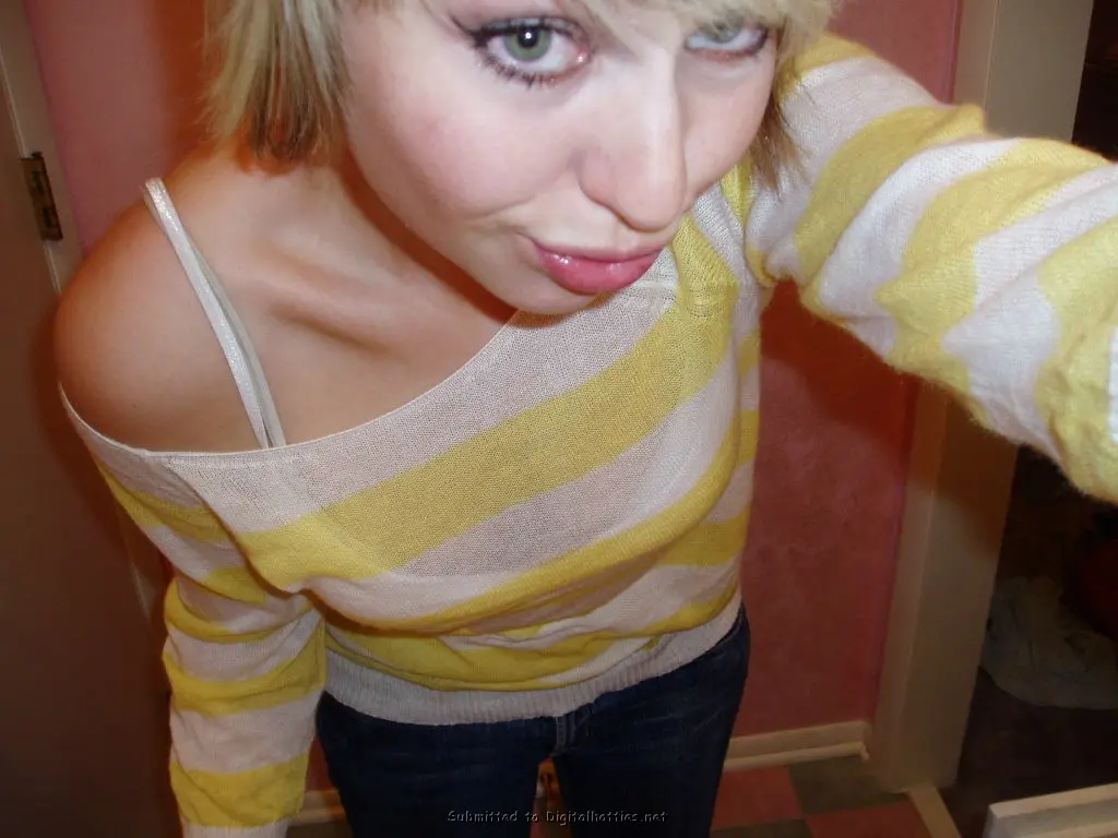 Explicit Blonde Exposes Tits in Public - Young Woman Flashes Boobs