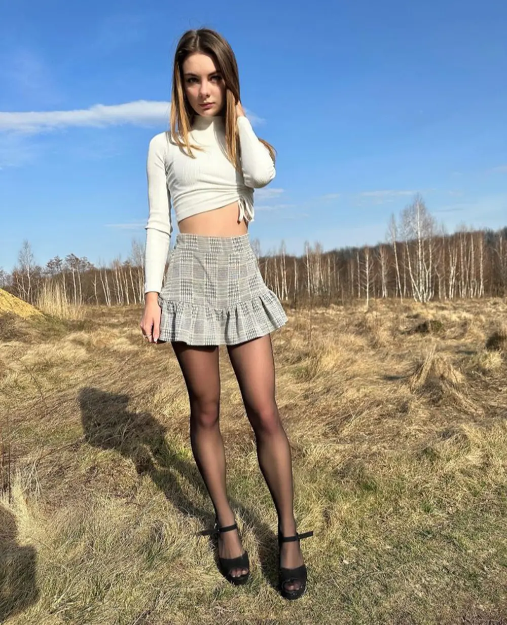 Sexy Babe Poses in Stockings and Tight Booty Leggings - Explicit Photoshoot