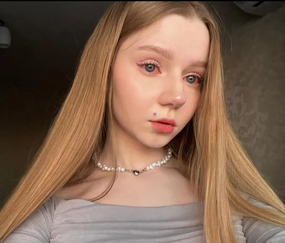 Sexy Babe Poses in Stockings and Tight Booty Leggings - Explicit Photoshoot