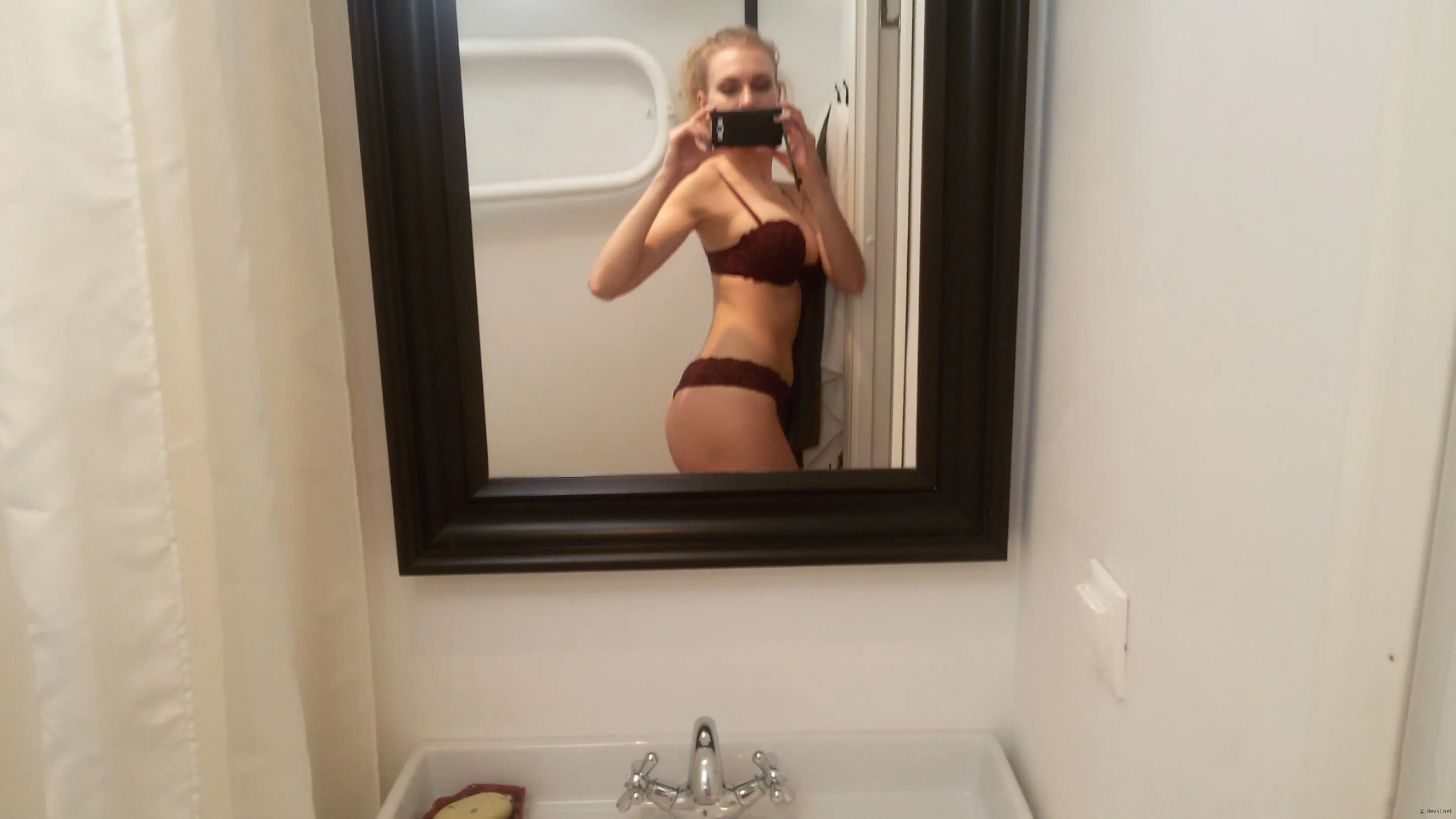 Blonde Bombshell Nails Sexy Selfies - Explicit Beauty Tips Revealed