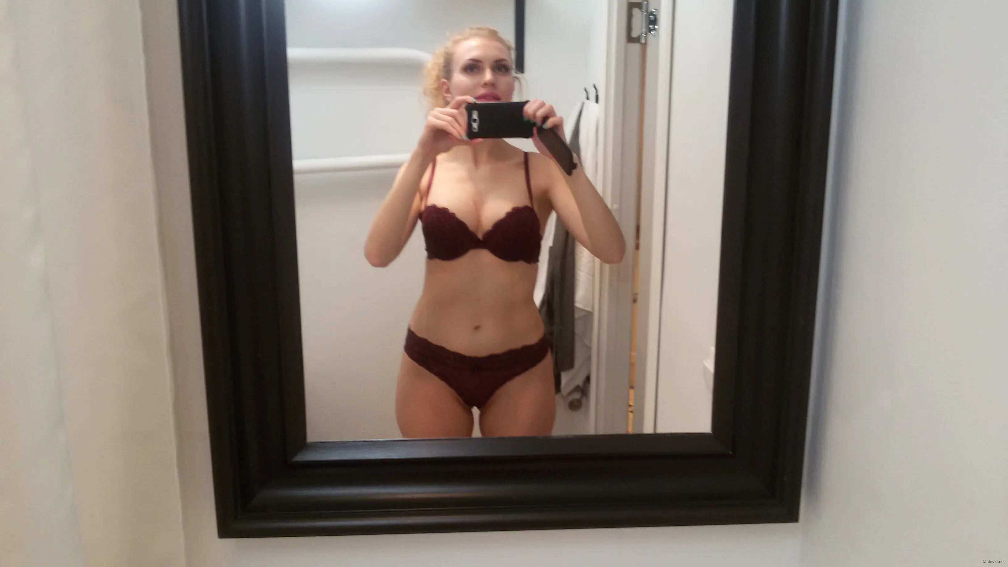 Blonde Bombshell Nails Sexy Selfies - Explicit Beauty Tips Revealed