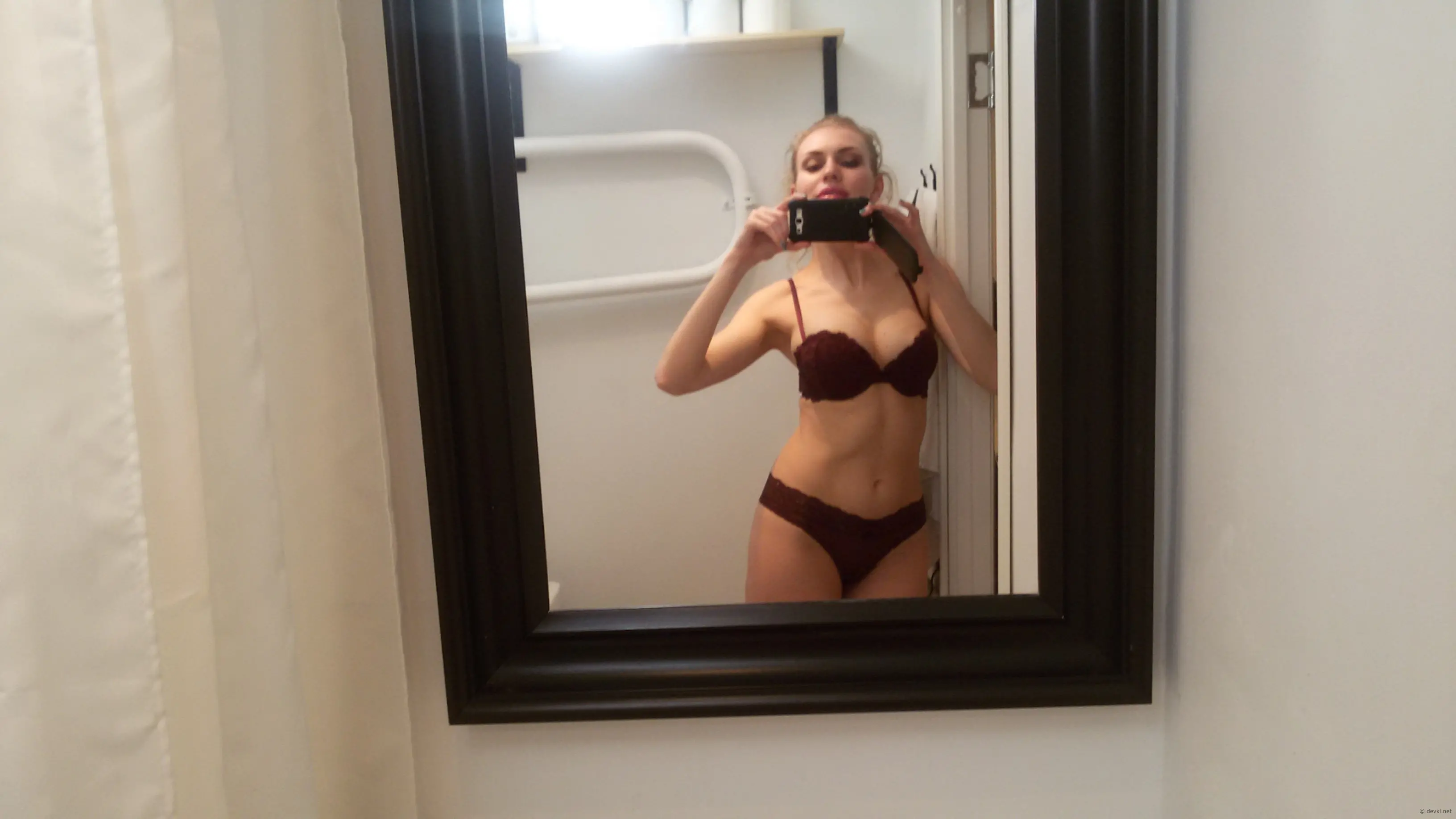 Blonde Bombshell Nails Sexy Selfies - Explicit Beauty Tips Revealed