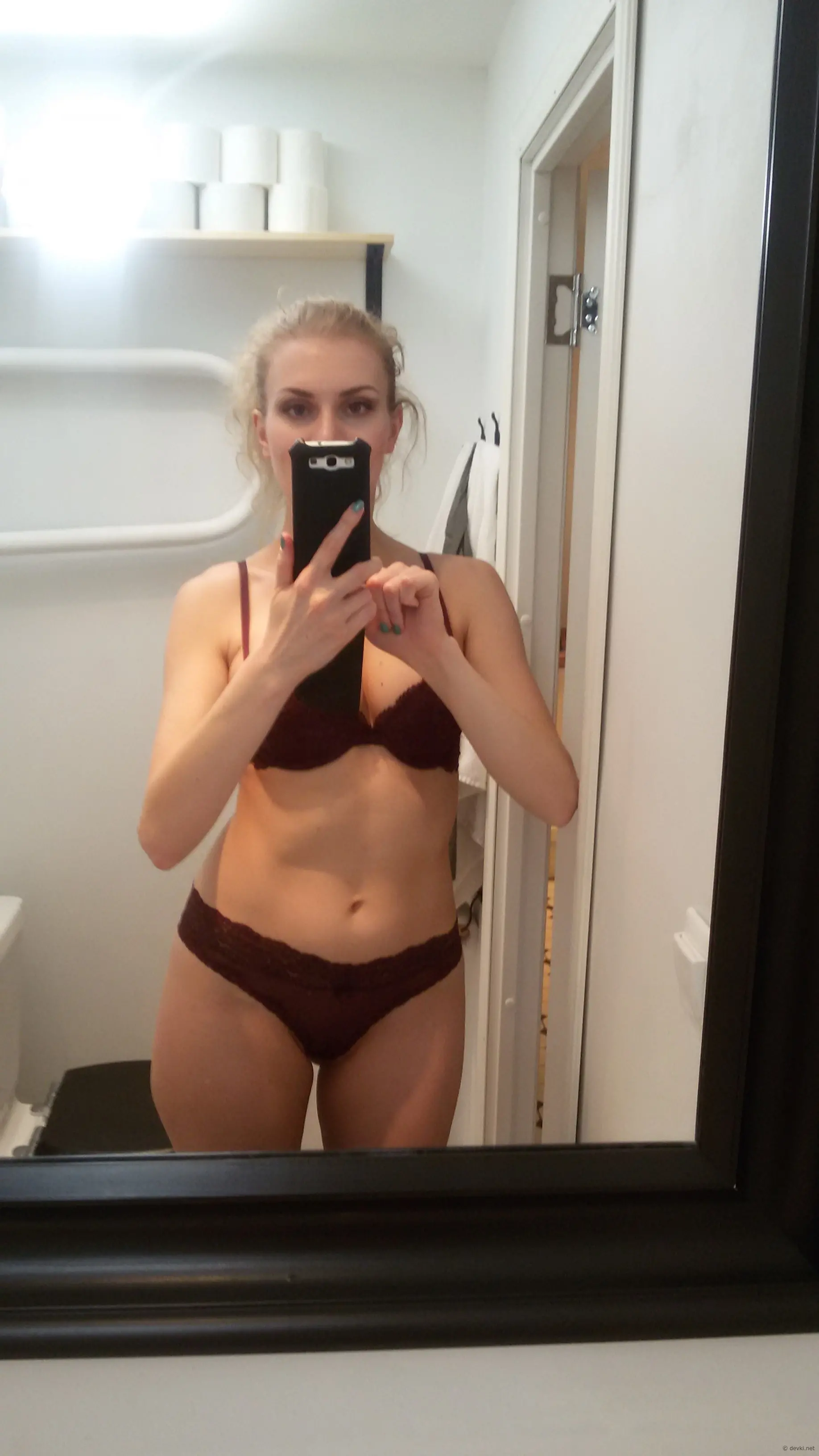 Blonde Bombshell Nails Sexy Selfies - Explicit Beauty Tips Revealed