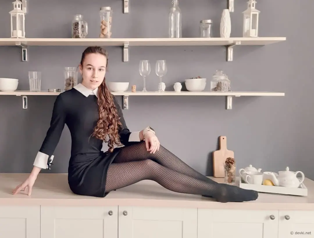 Amateur Erotica of Cute Modest Girl Explicit Porn Photo