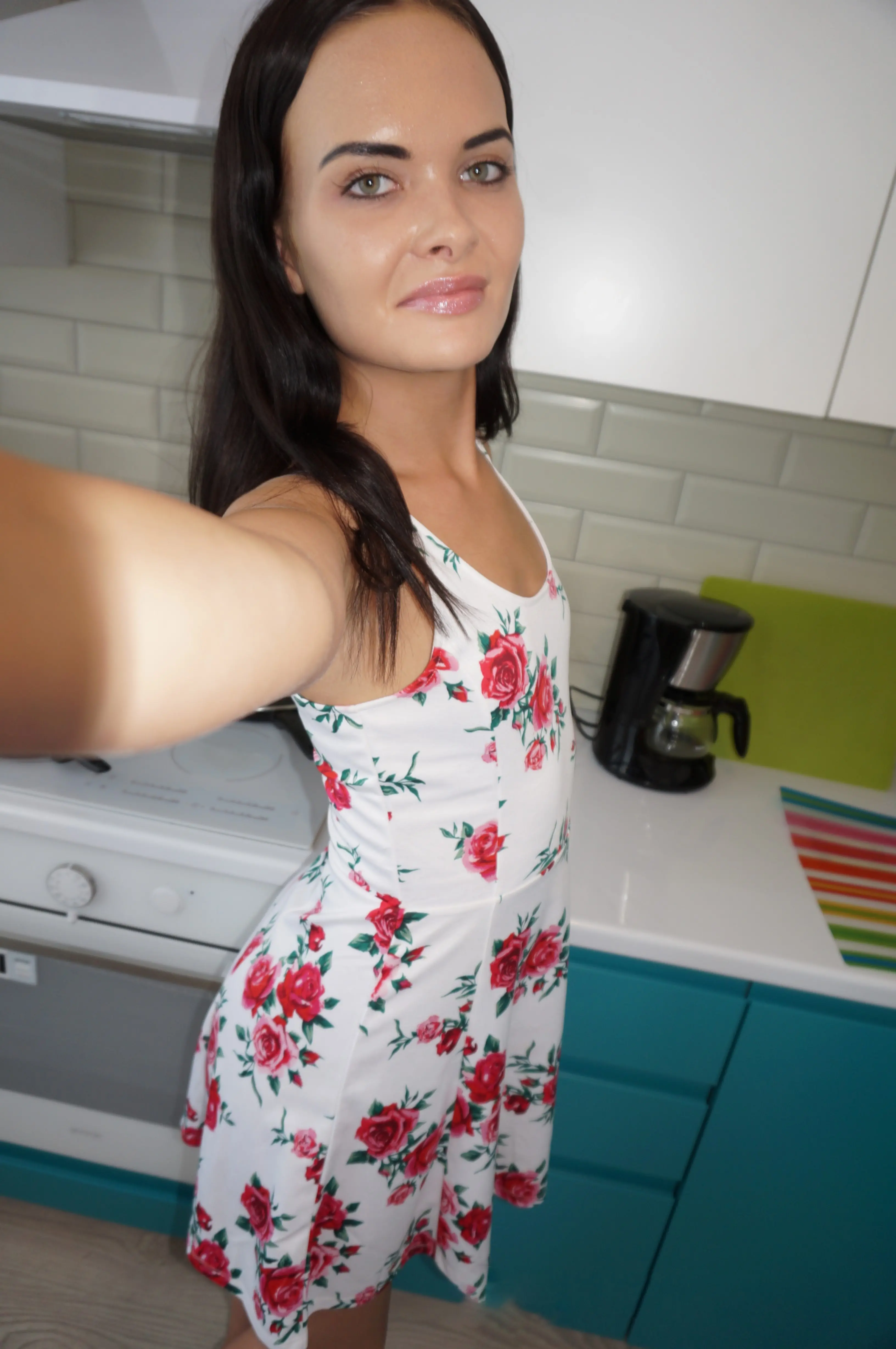 Office Beauty Leaks Her Selfies Online: Explicit Content Alert!
