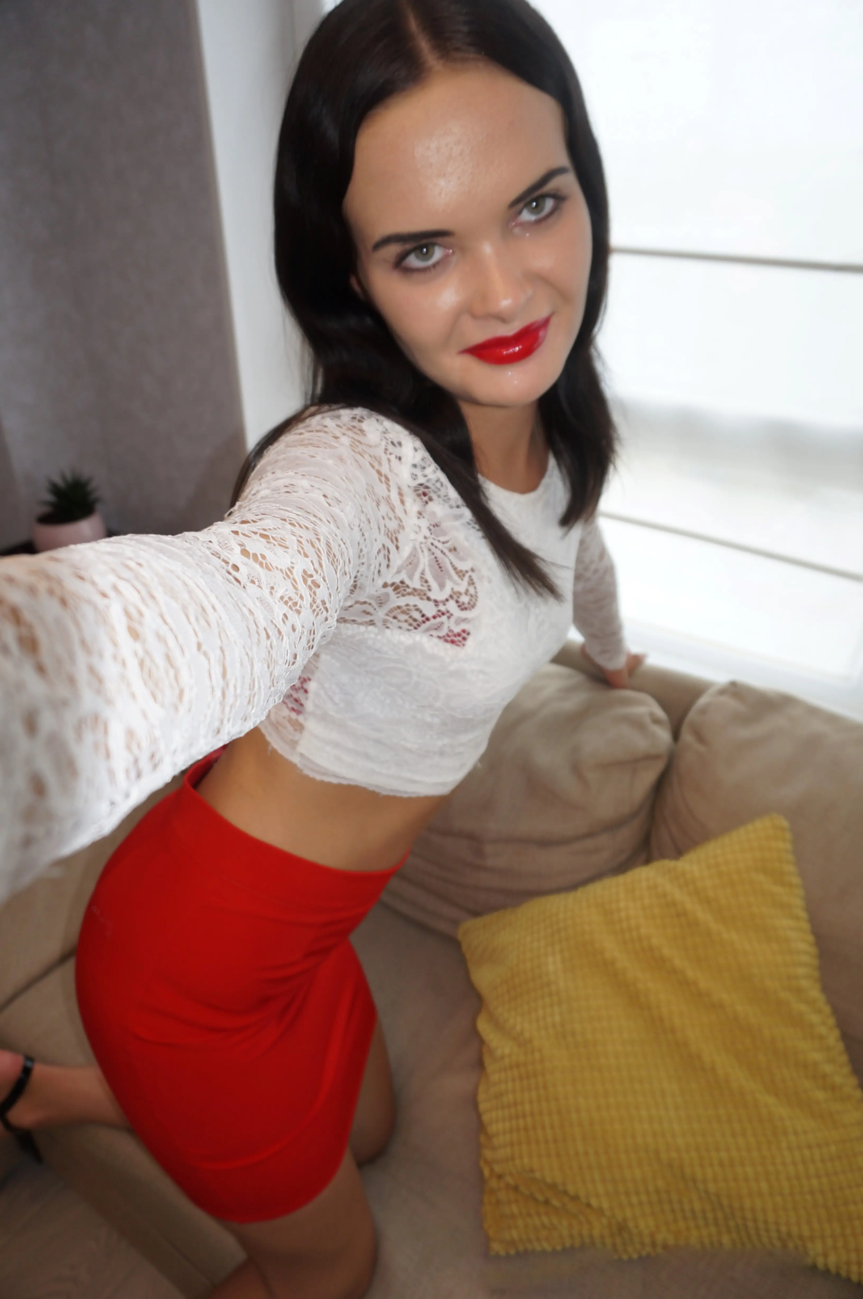 Office Beauty Leaks Her Selfies Online: Explicit Content Alert!