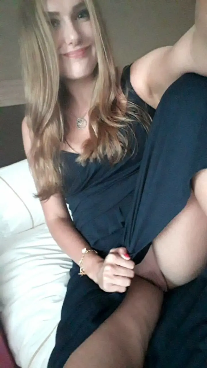 Explicit Private Photo of Naughty Girlfriend: Unfiltered and Uncensored