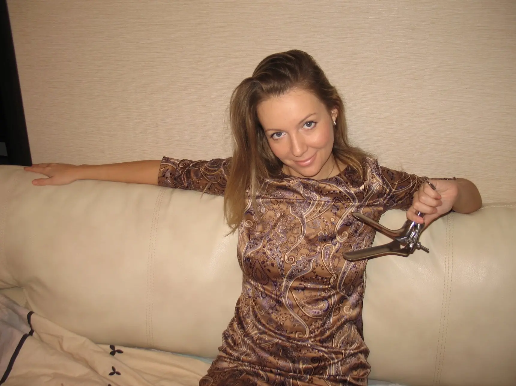 Hot Slut Shows Off Pussy - Explicit Amateur Photo