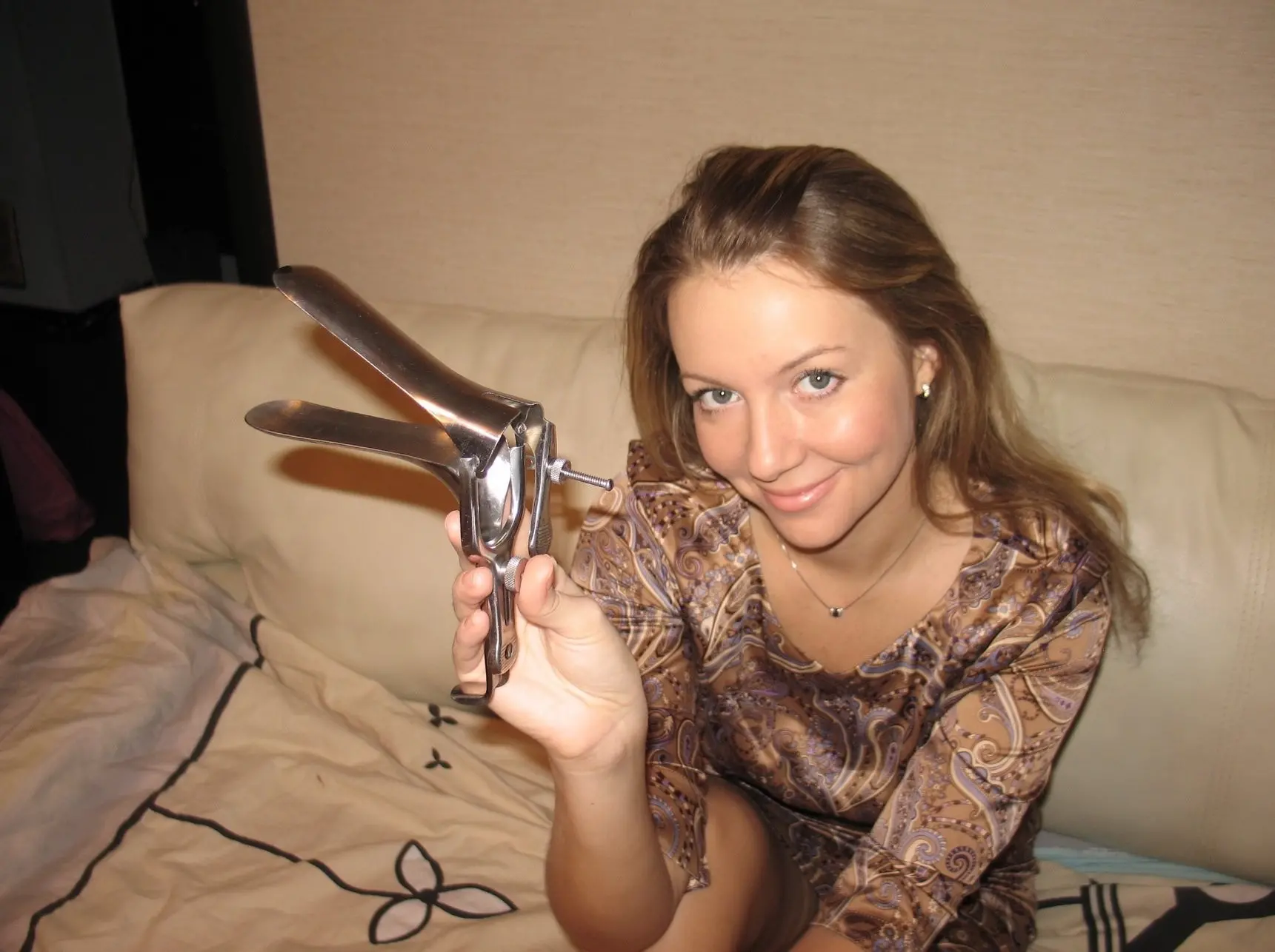 Hot Slut Shows Off Pussy - Explicit Amateur Photo