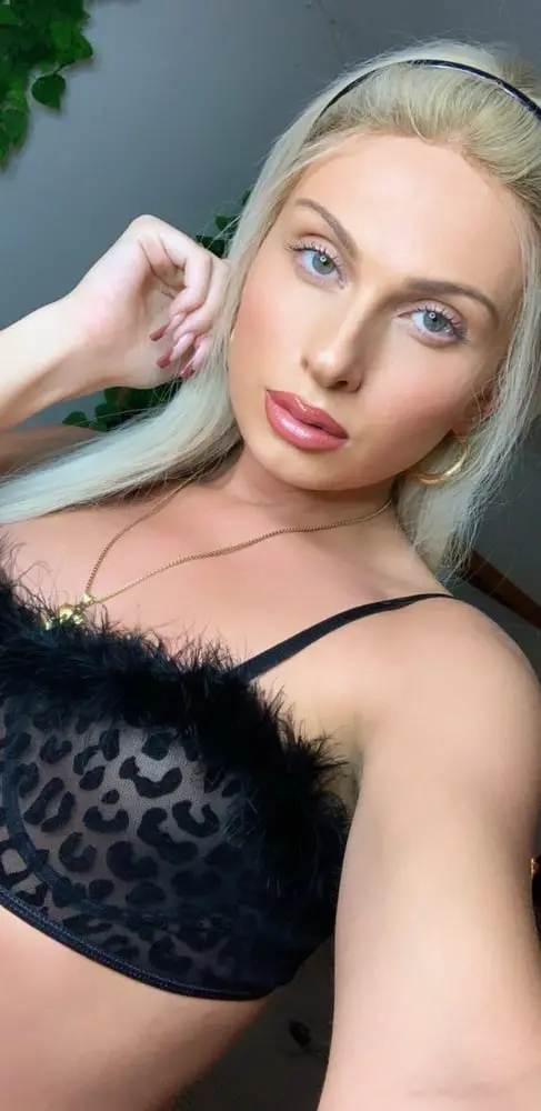 Девушка с членом