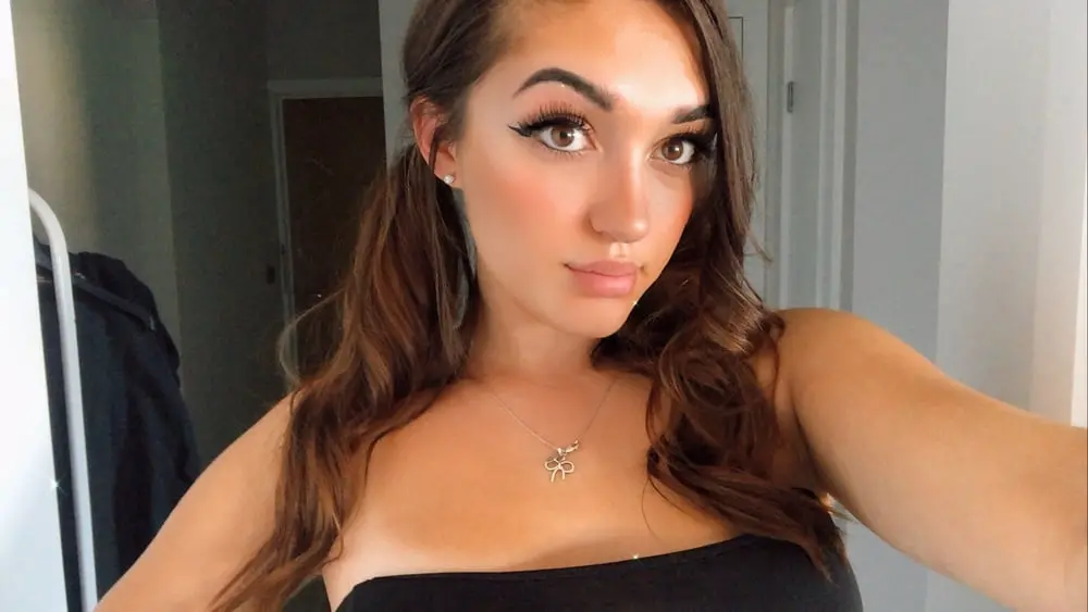 Amateur Photo of Cute Babe with Firm Tits and Shaved Pussy