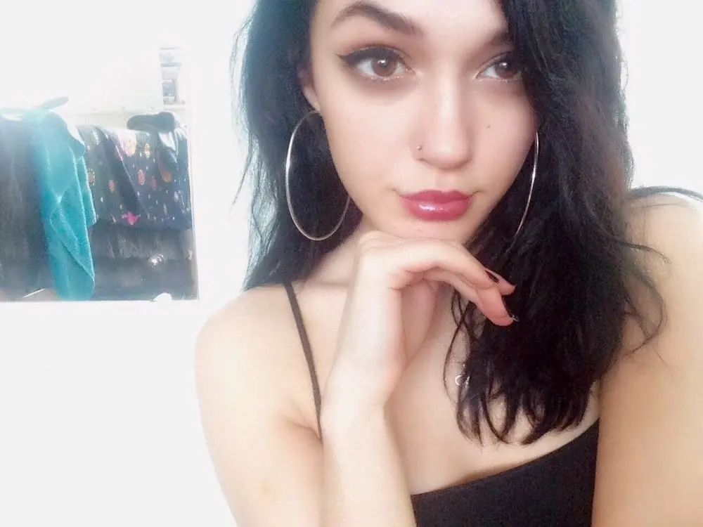 Amateur Photo of Cute Babe with Firm Tits and Shaved Pussy