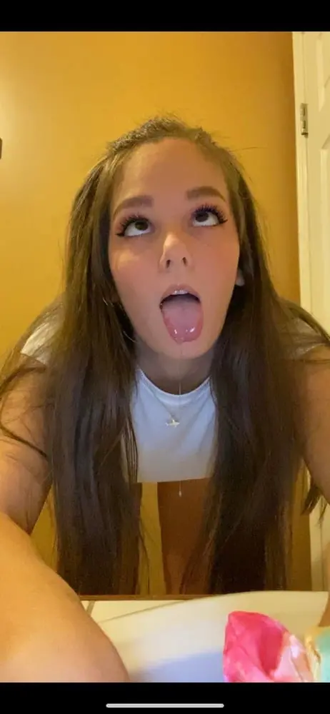 Sexy Slutty Girlfriend Seduces with Her Body