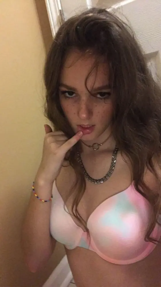 Sexy Slutty Girlfriend Seduces with Her Body