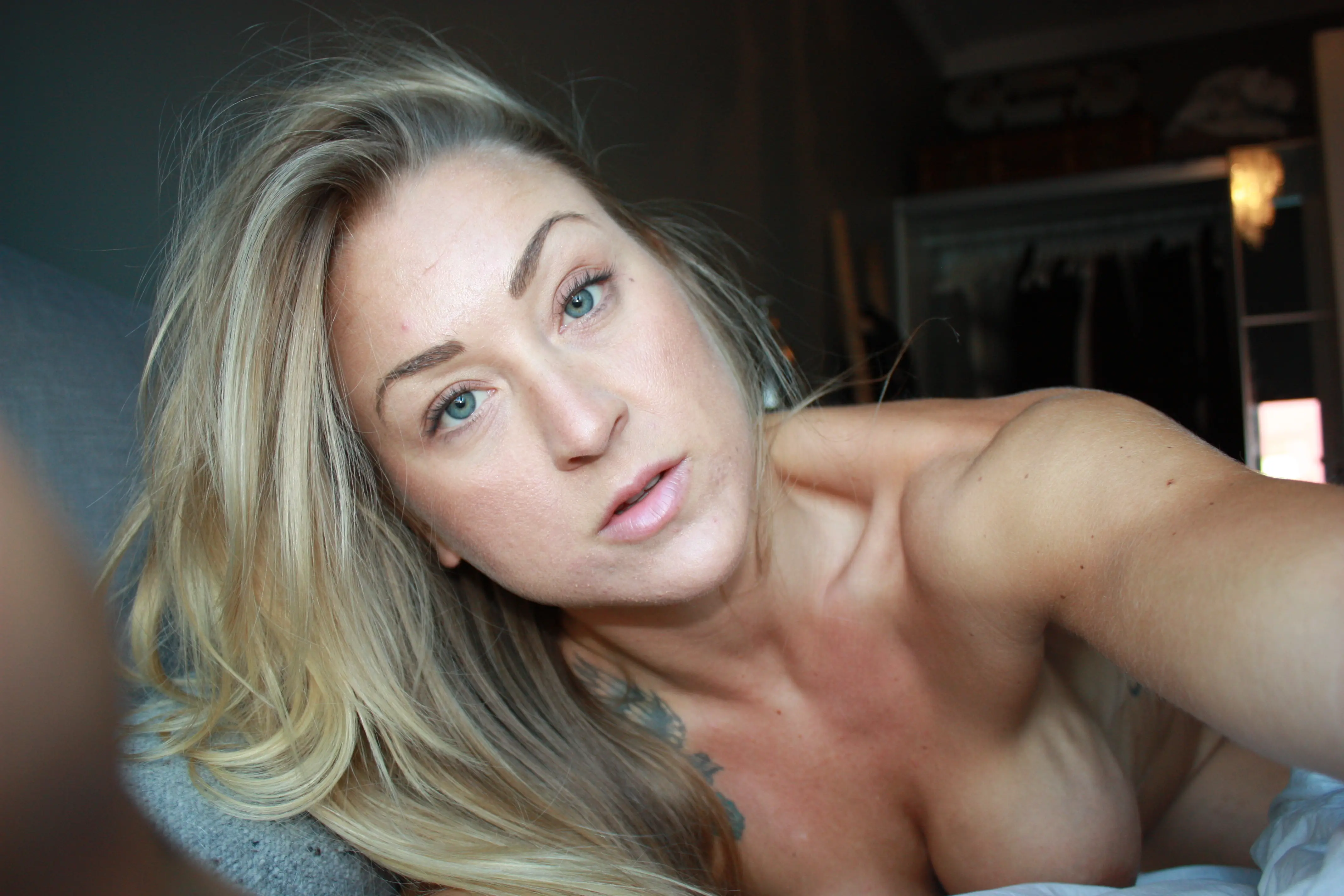 Seductive Muscular Blonde in Peak Physical Condition