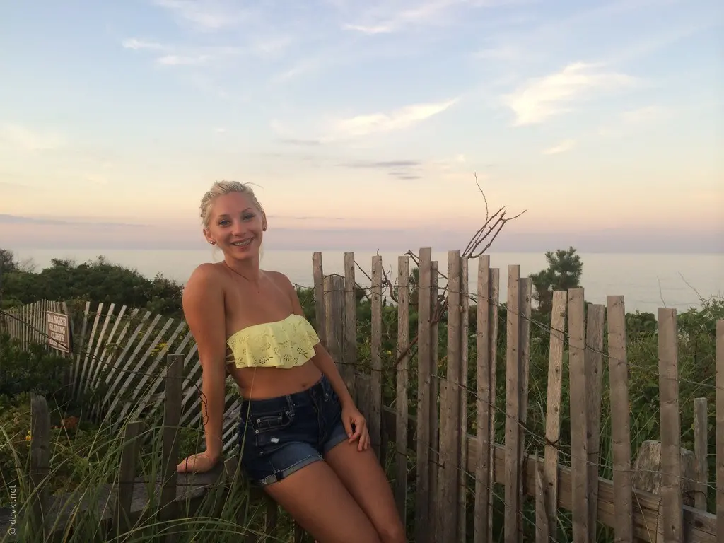 Tanned and Toned Blonde Nude: Explicit Beauty in the Sun