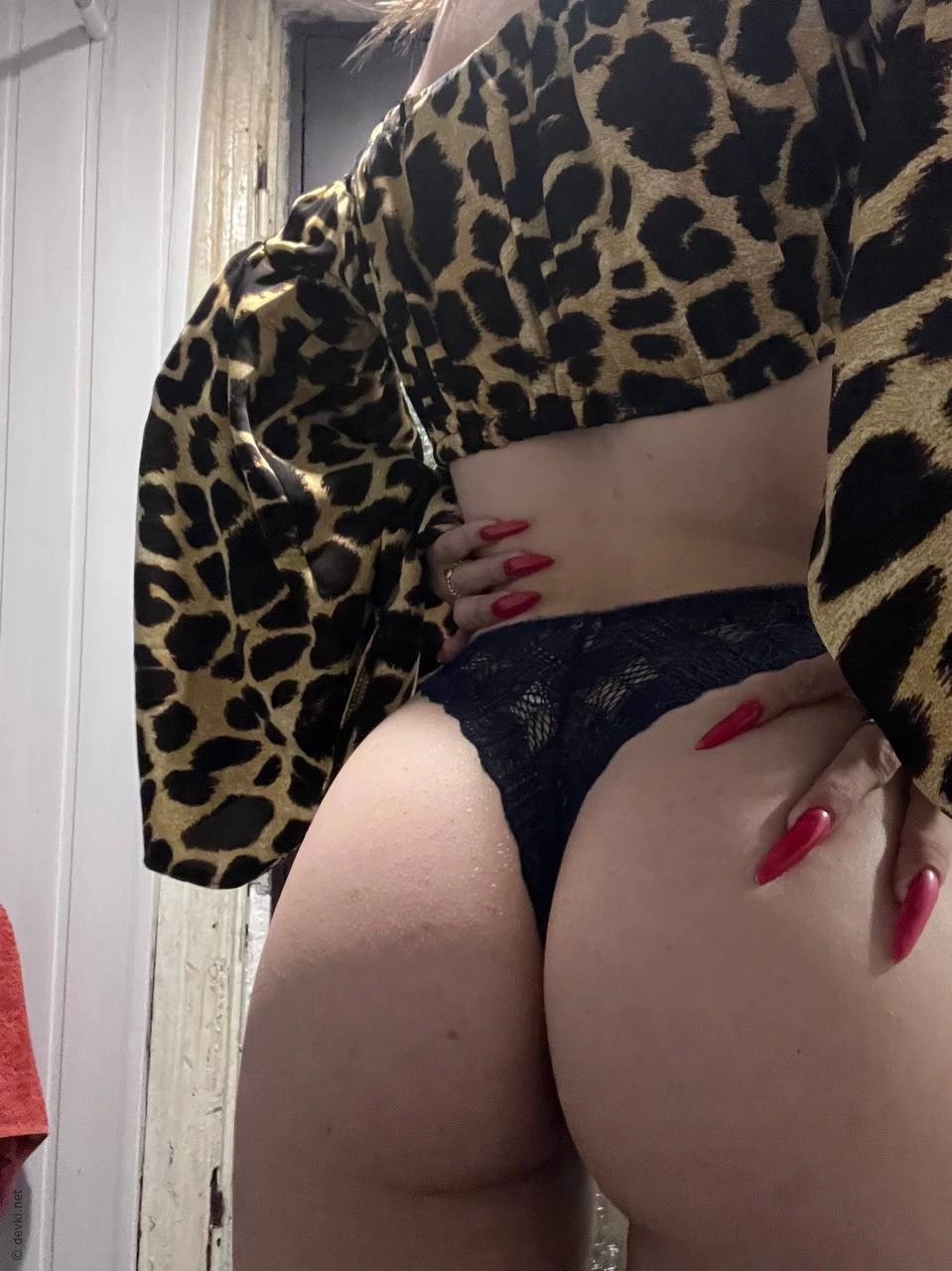 Explicit Photo Exchange with Girlfriend: Raw and Uncensored Conversations