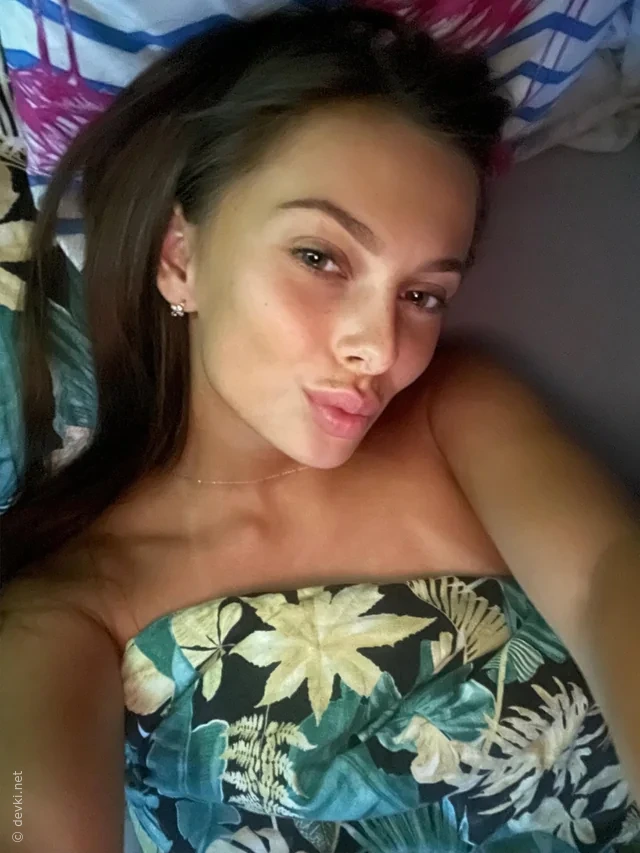 Sexy Babe with Amazing Ass and Tight Hole Gets Naughty
