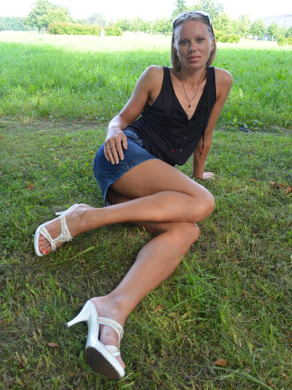 Marina's Super Sexy Legs: Explicit and Seductive Photos