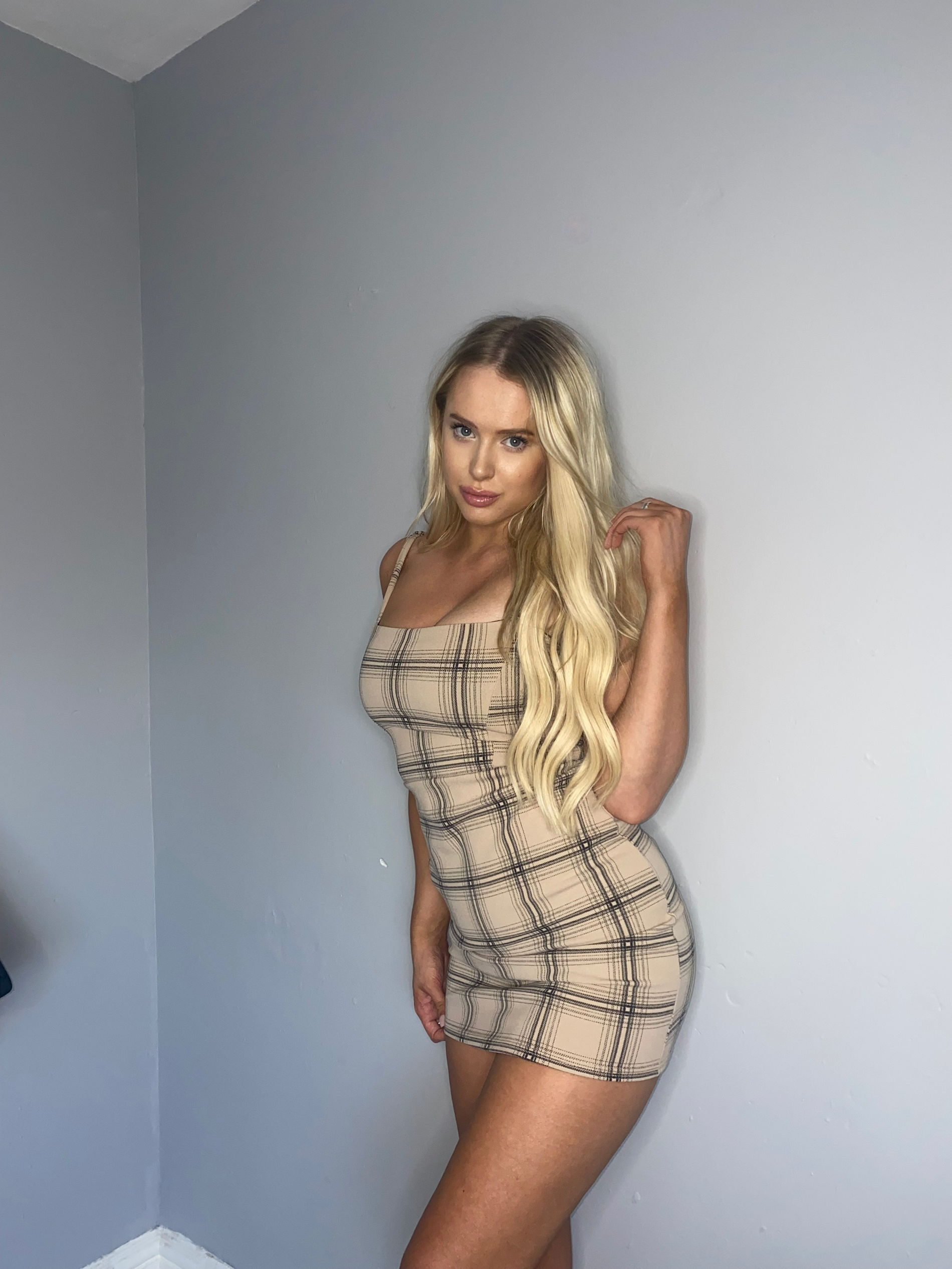 Busty Blonde Beauty Flaunts Boobs and Takes Selfie