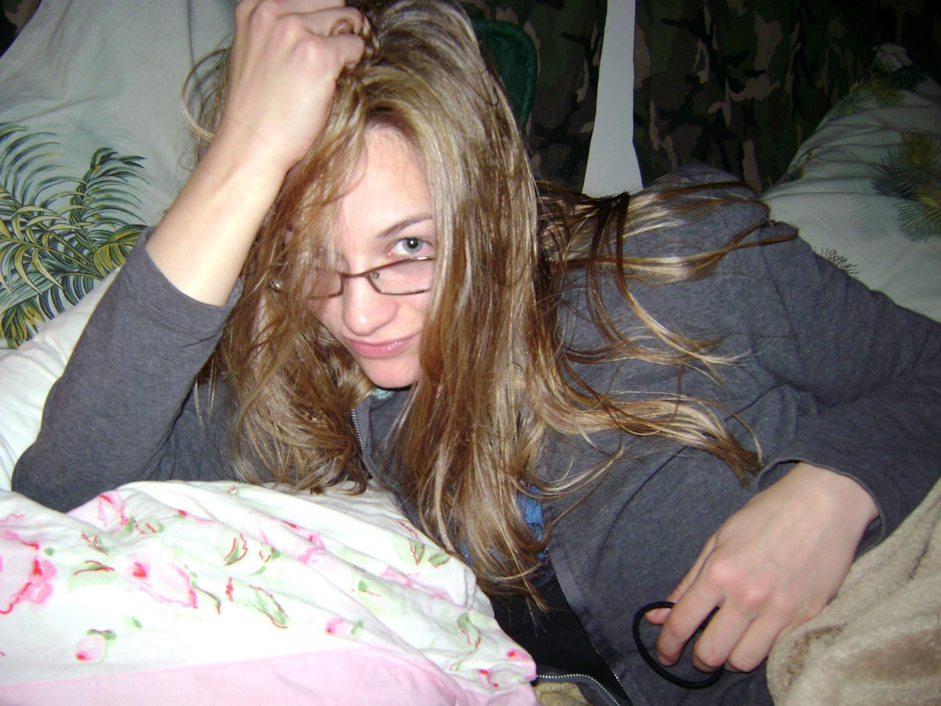 Hot girl in glasses gives blowjob and gets fucked by her boyfriend