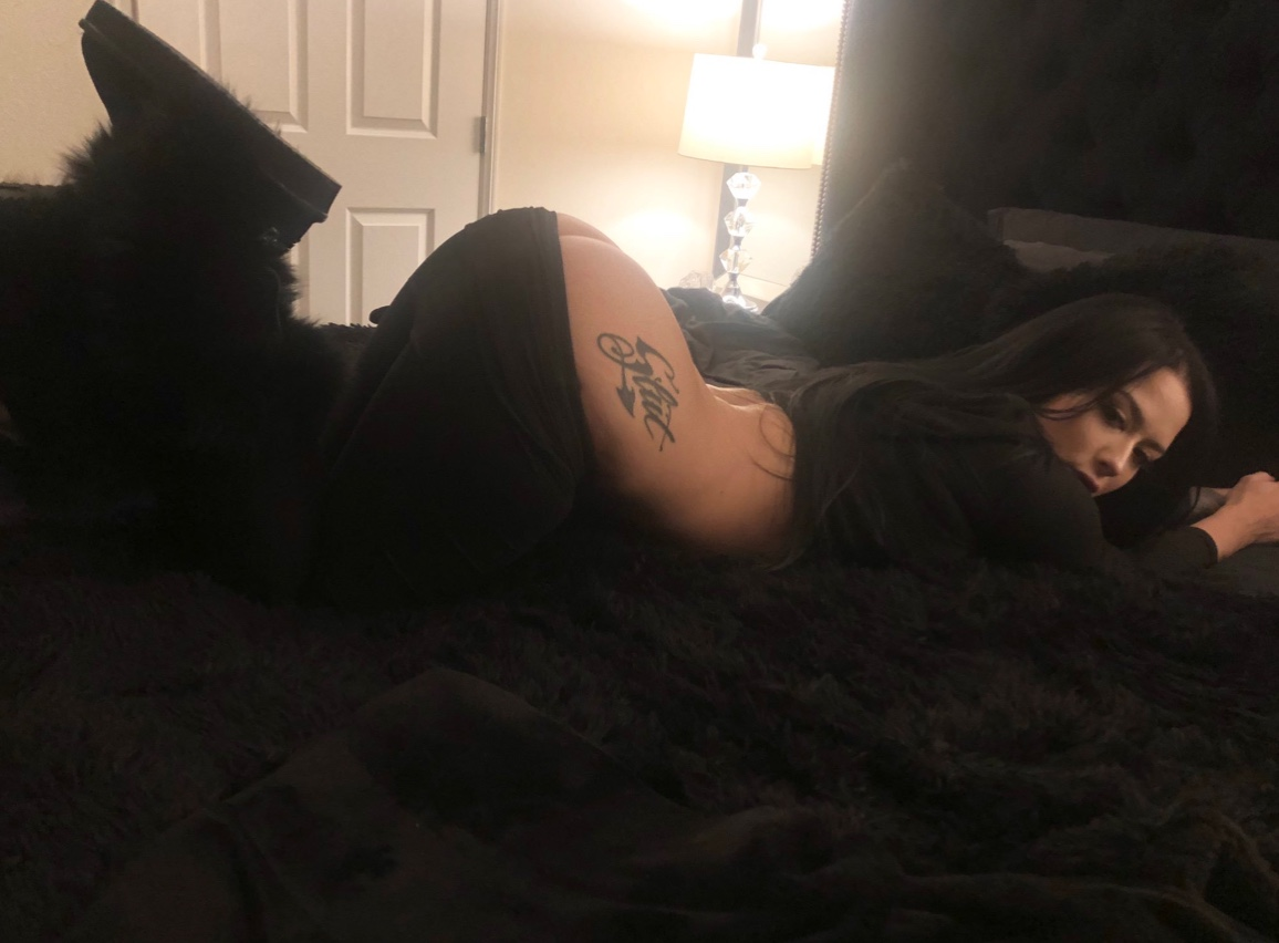 Various Porn Photos of Slut Sucking Huge Cocks