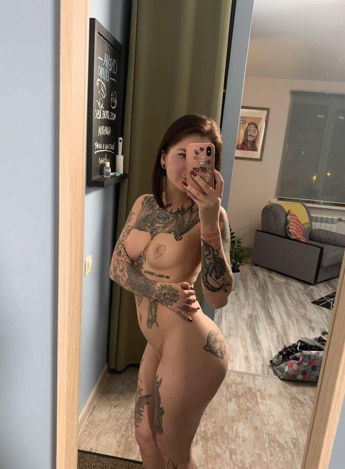 Bootylicious Babe Takes Selfie of Her Tattooed Body