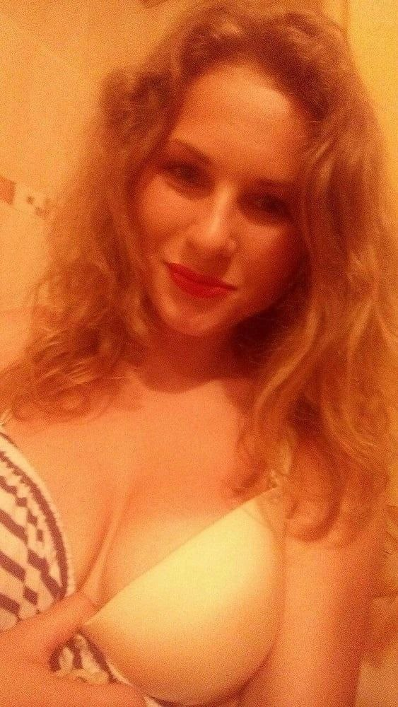 Stunning and Sexy Ex-Girlfriend Exposed in Provocative Photos