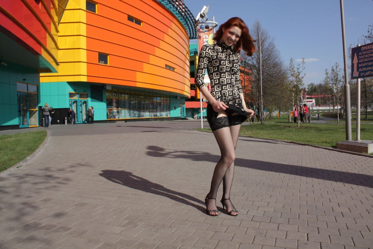 Stunning Redhead Girl Displays Hairy Pussy