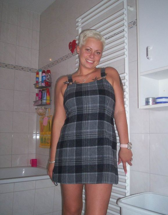 Mature Blonde Loves Double Penetration in Her Pussy – photo 1