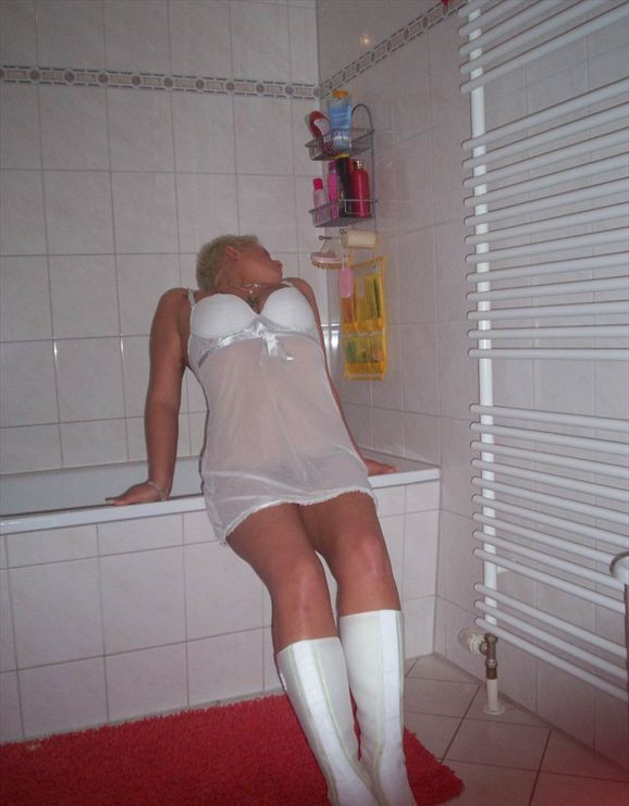 Mature Blonde Loves Double Penetration in Her Pussy