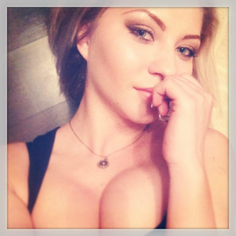 Private Photos: One Girl Showing Pussy