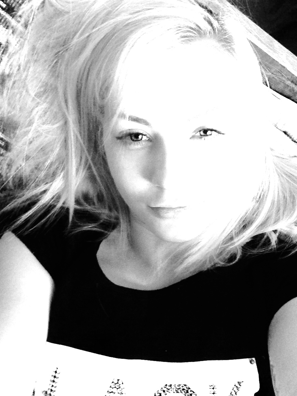 Attractive Blonde Takes Nude Selfies Posing Boldly