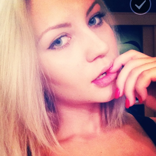 Attractive Blonde Takes Nude Selfies Posing Boldly