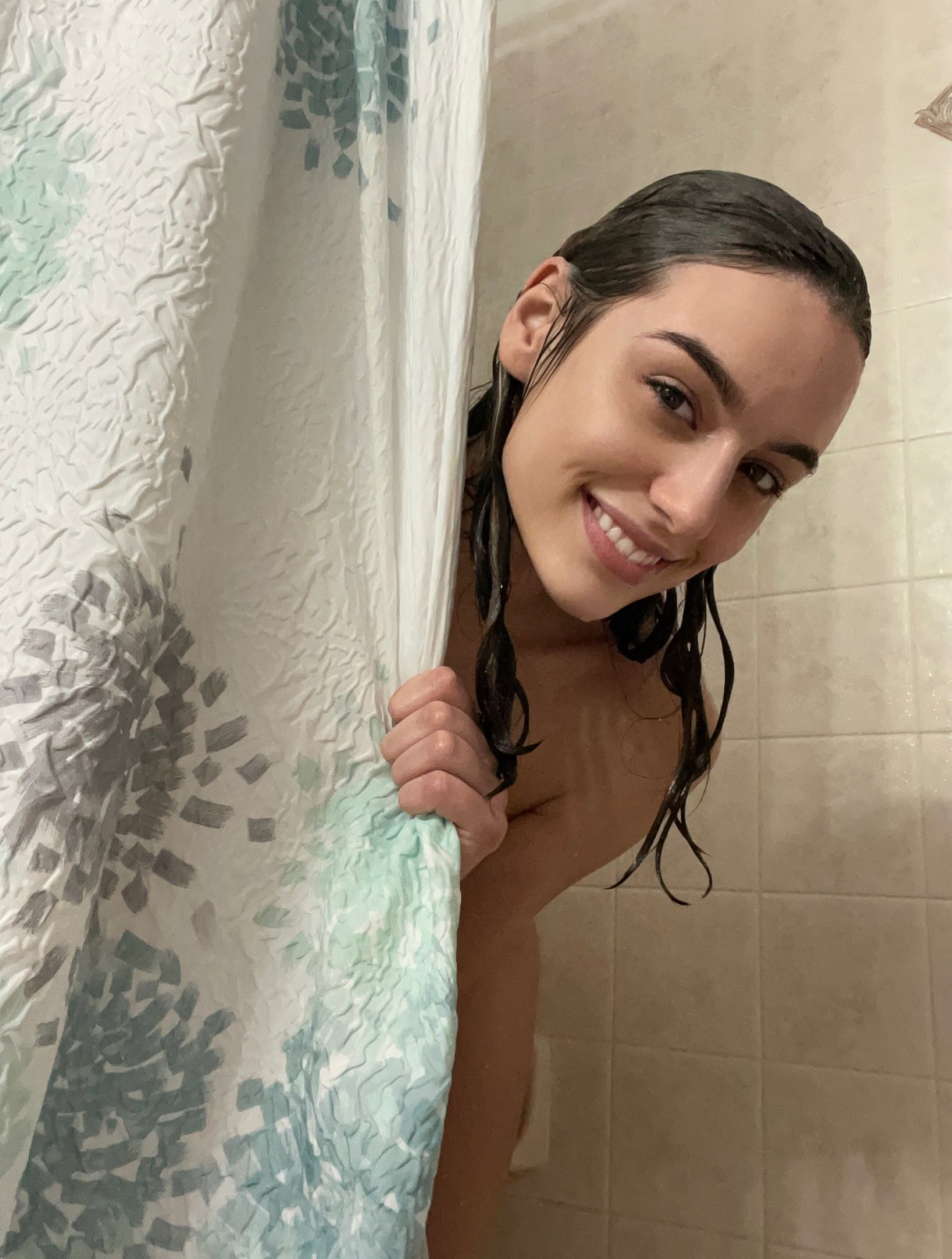 Hot Girl with Hairy Pussy and Her Intimate Photos