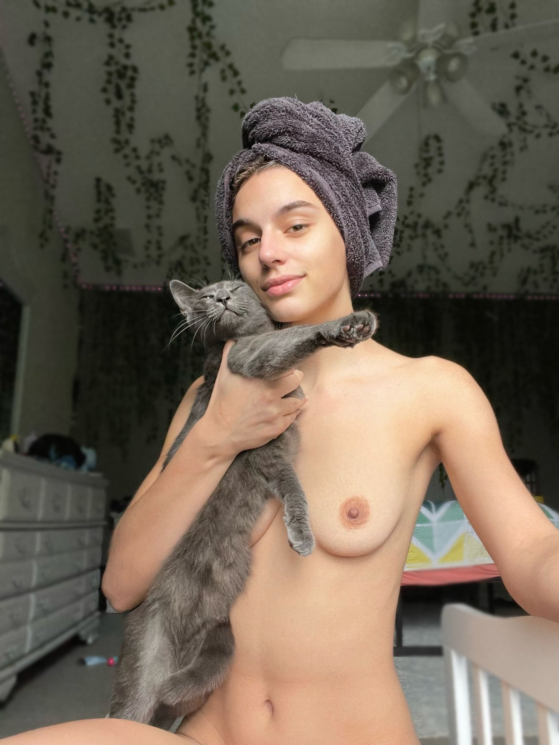 Hot Girl with Hairy Pussy and Her Intimate Photos