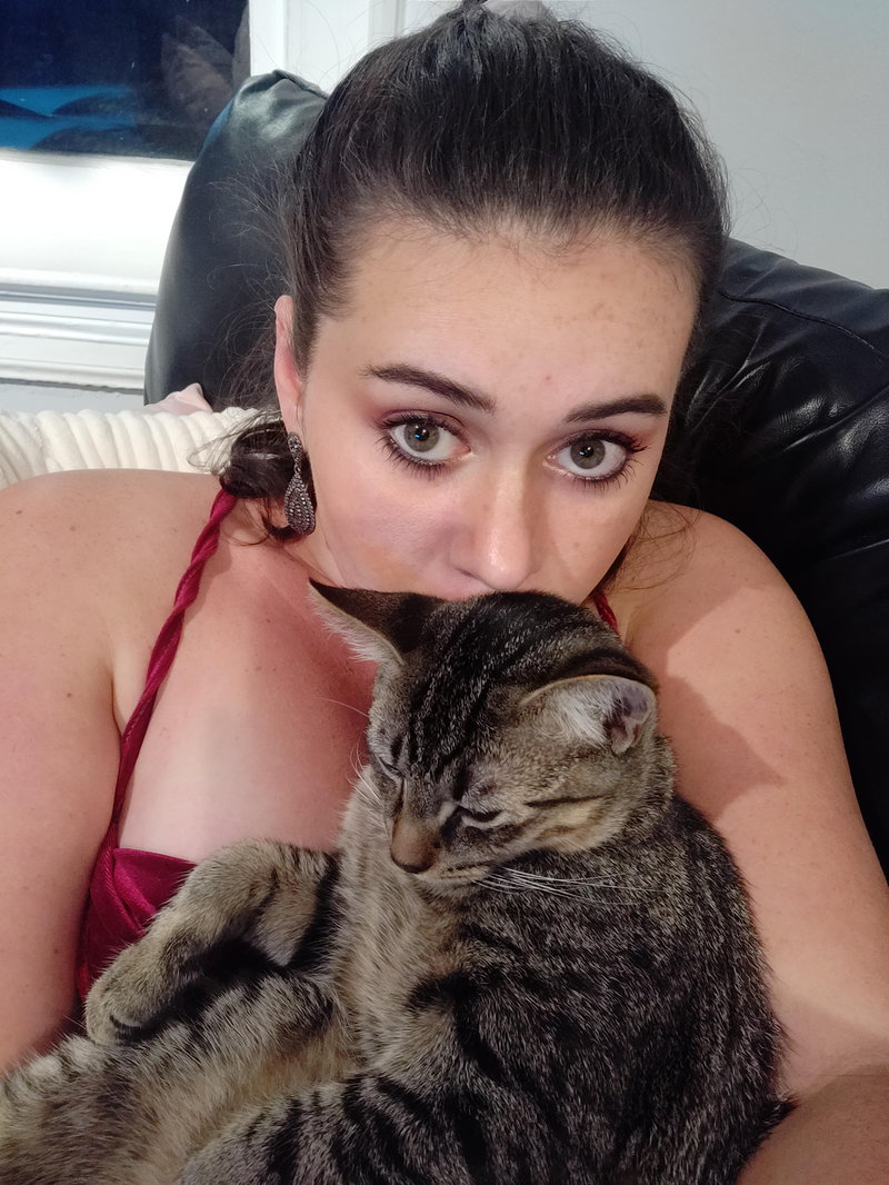 Voluptuous Woman Takes Selfie Showing Off Her Curvy Body